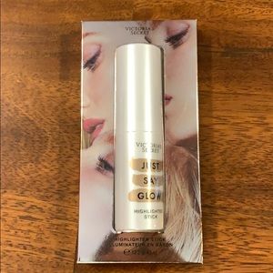 Victorias Secret “Just Say Glow” highlighter